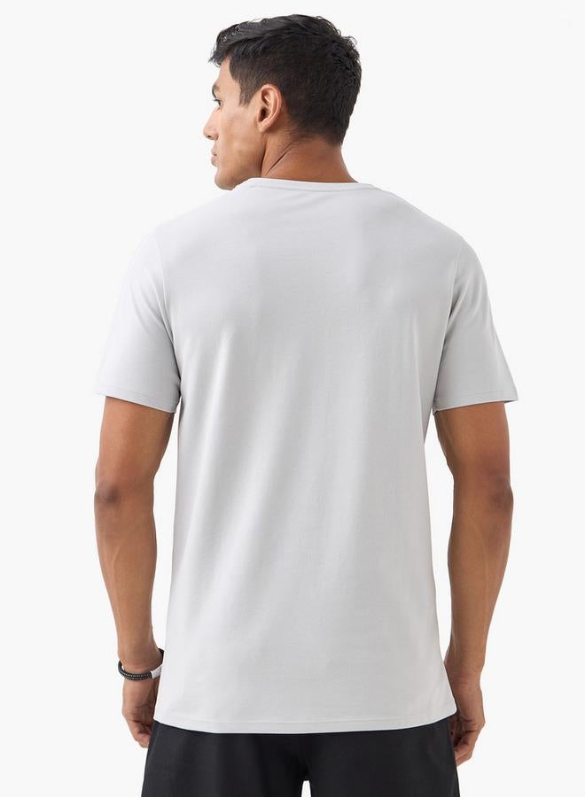 ايكونيك تيشيرت بطباعة حروف أيقونية - Image 3