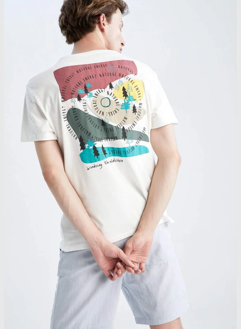 ديفاكتو تيشيرت بأكمام قصيرة وفتحة رقبة مستديرة وقصة عادية للرجال