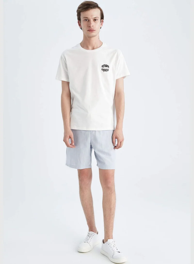 ديفاكتو تيشيرت بأكمام قصيرة وفتحة رقبة مستديرة وقصة عادية للرجال