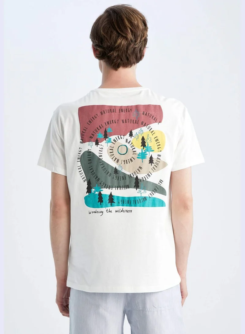 ديفاكتو تيشيرت بأكمام قصيرة وفتحة رقبة مستديرة وقصة عادية للرجال