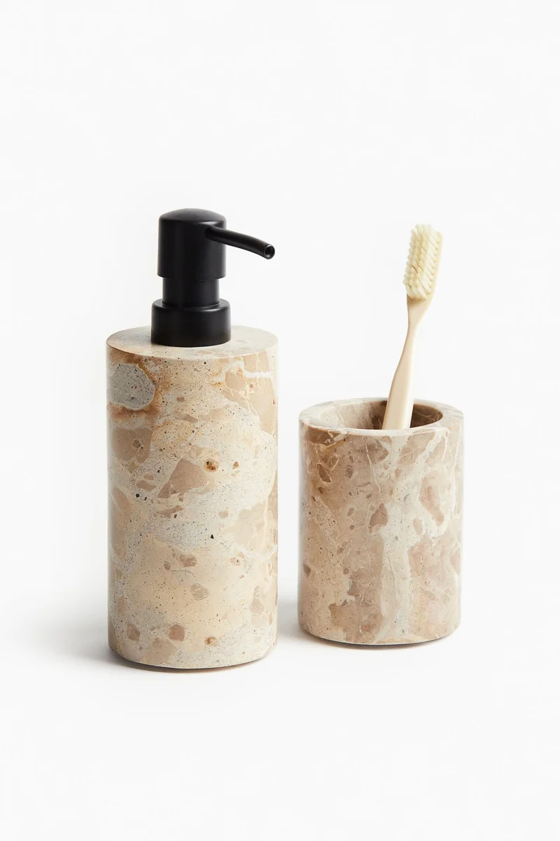 اتش اند ام موزع صابون بتصميم من الرخام