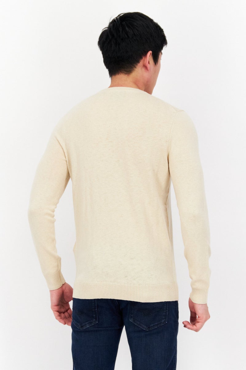 Lyle & Scott سويت شيرت رجالي بأكمام طويلة وياقة دائرية بشعار مطرز، بيج - Image 3