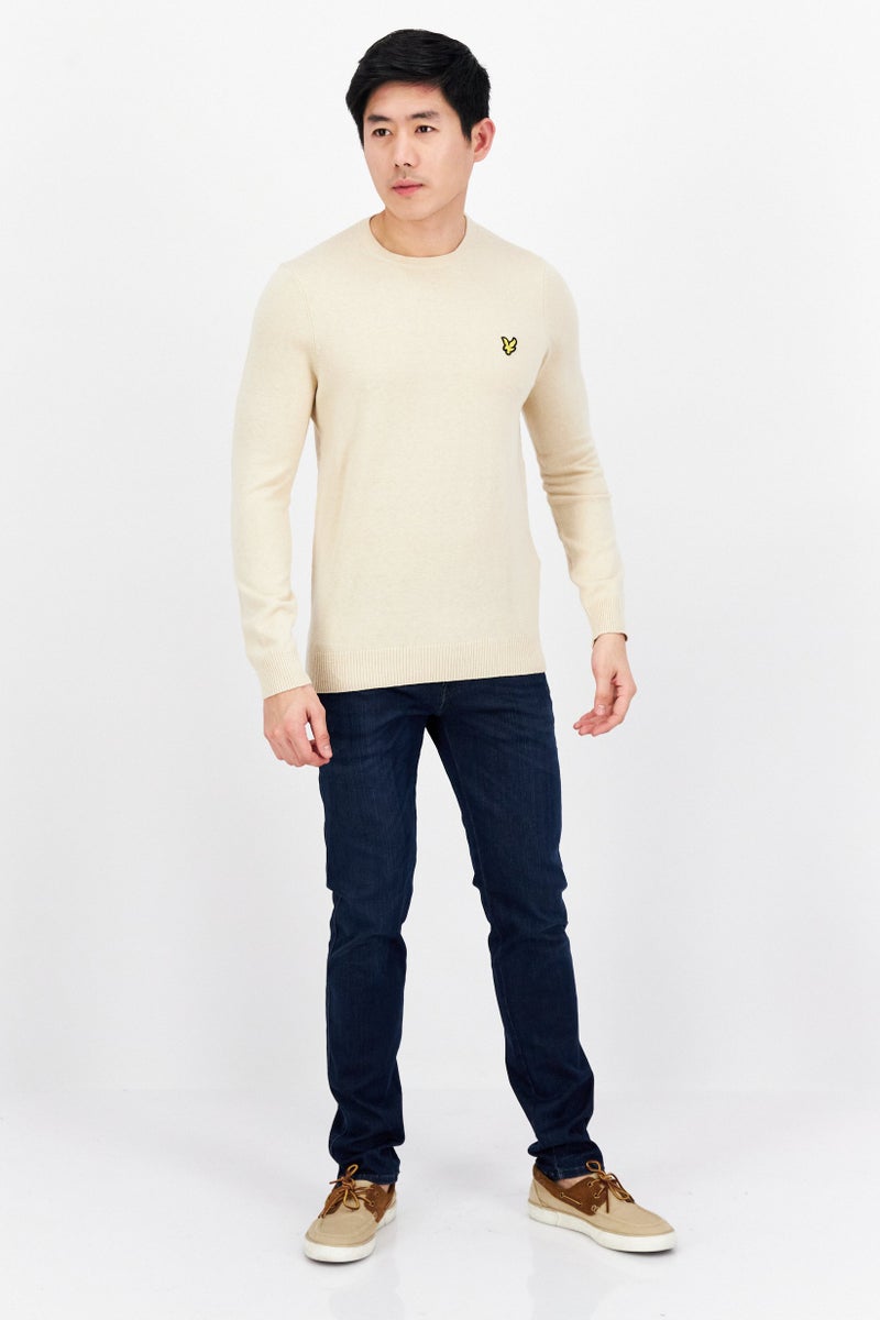 Lyle & Scott سويت شيرت رجالي بأكمام طويلة وياقة دائرية بشعار مطرز، بيج - Image 2