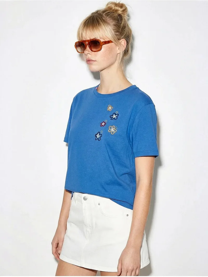 بيانكو لوتشي LUCCI Floral Embroidered Crew Neck T-Shirt