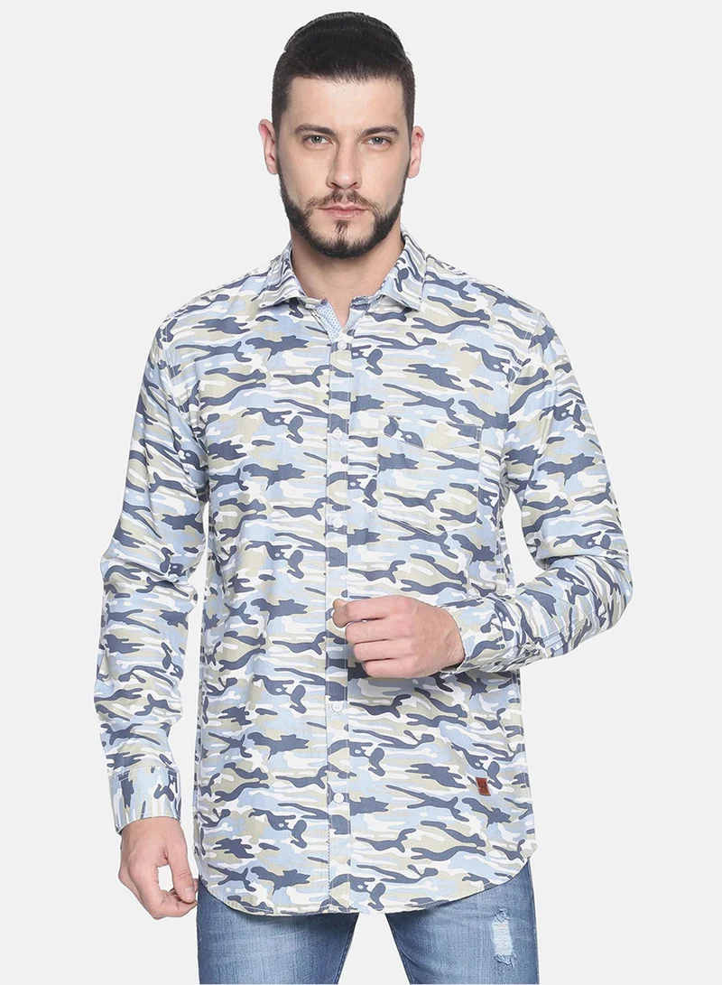 كامبوس سوترا قميص رجالي بطبعة مموهة باللون الكحلي