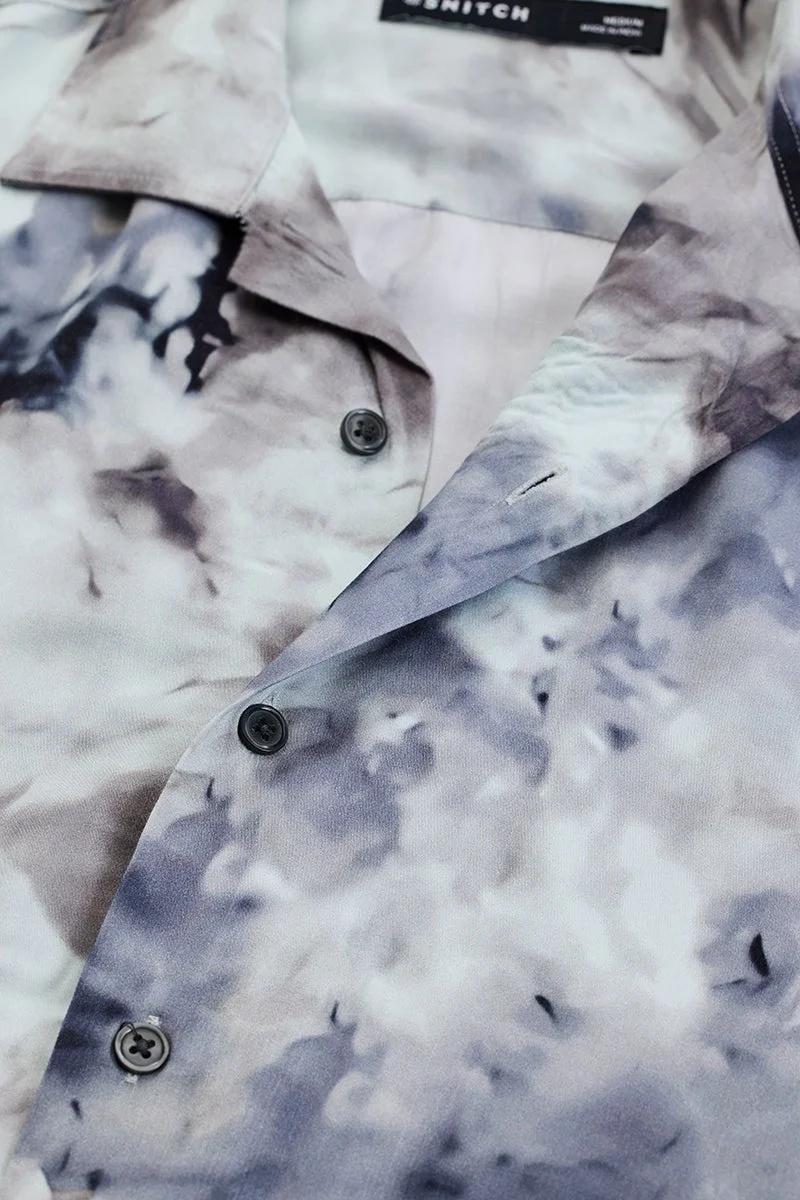 سنيتش قميص أزرق داكن بقصة صندوقية بتصميم تجريدي