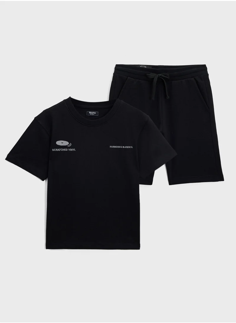 ريبلز مع نمشي Oversized T-Shirt & Shorts Set
