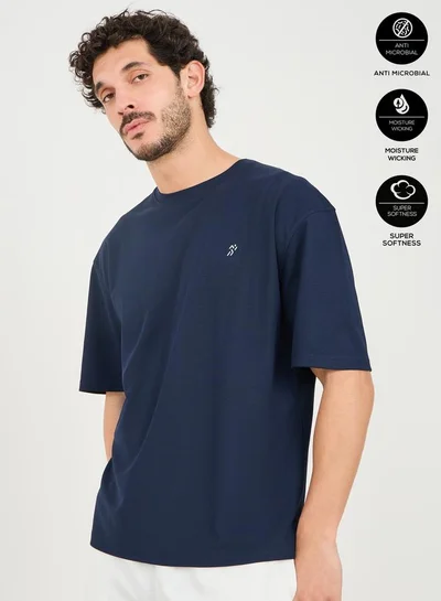 ستايلي اكتيف تيشيرت واسع من قماش البيكيه الدقيق بشعار عاكس