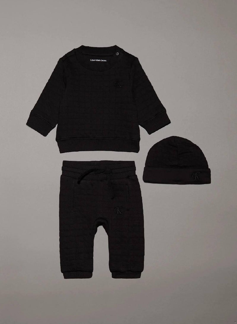 Calvin Klein Jeans Newborn Quilted Giftset - Image 1