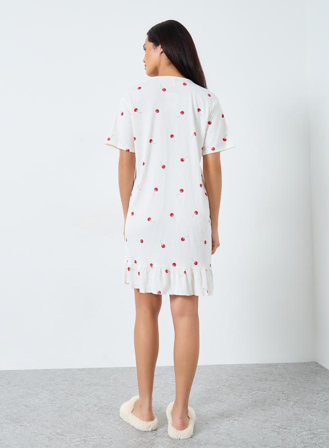 تايك تو قميص نوم بطبعة جرافيك مع تفاصيل فيونكة - Image 4