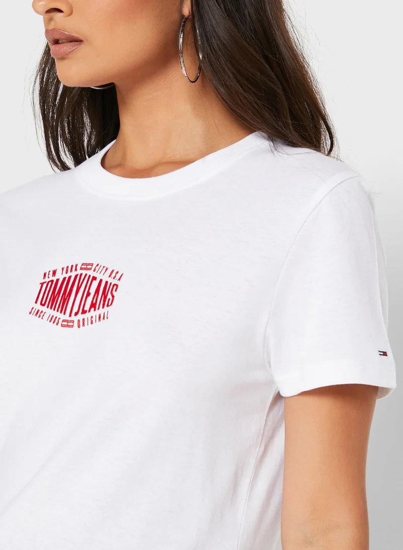 TOMMY JEANS Round Neck Logo T-Shirt