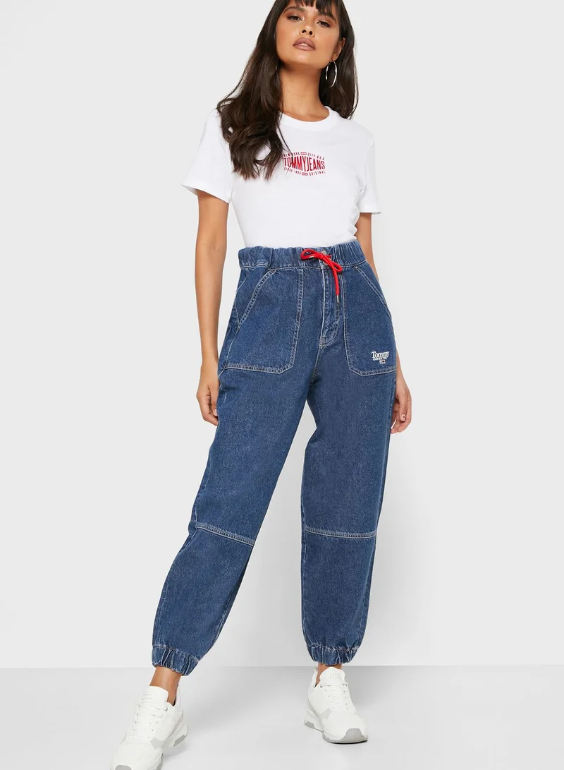 TOMMY JEANS Round Neck Logo T-Shirt