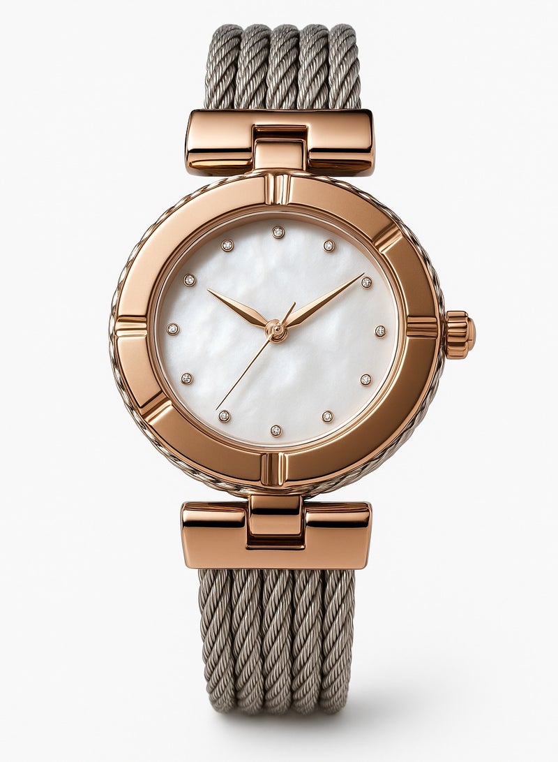 ساعة نسائية فاخرة بتصميم أنيق يجمع بين اللون النحاسي والسوار الفضي الجميل. - Image 1