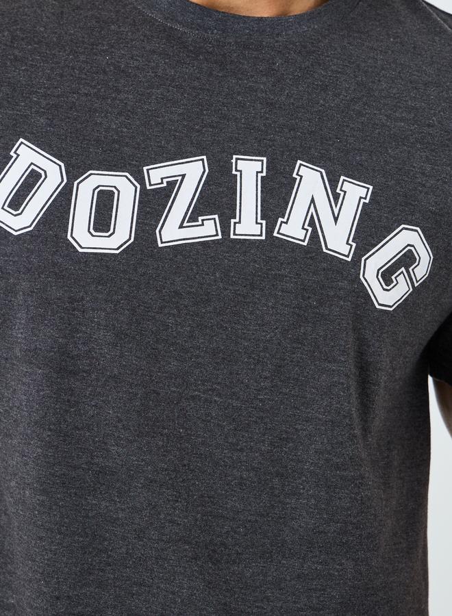 ستايلي طقم بيجاما من شورت وتيشيرت بطبعة كتابة - Image 3