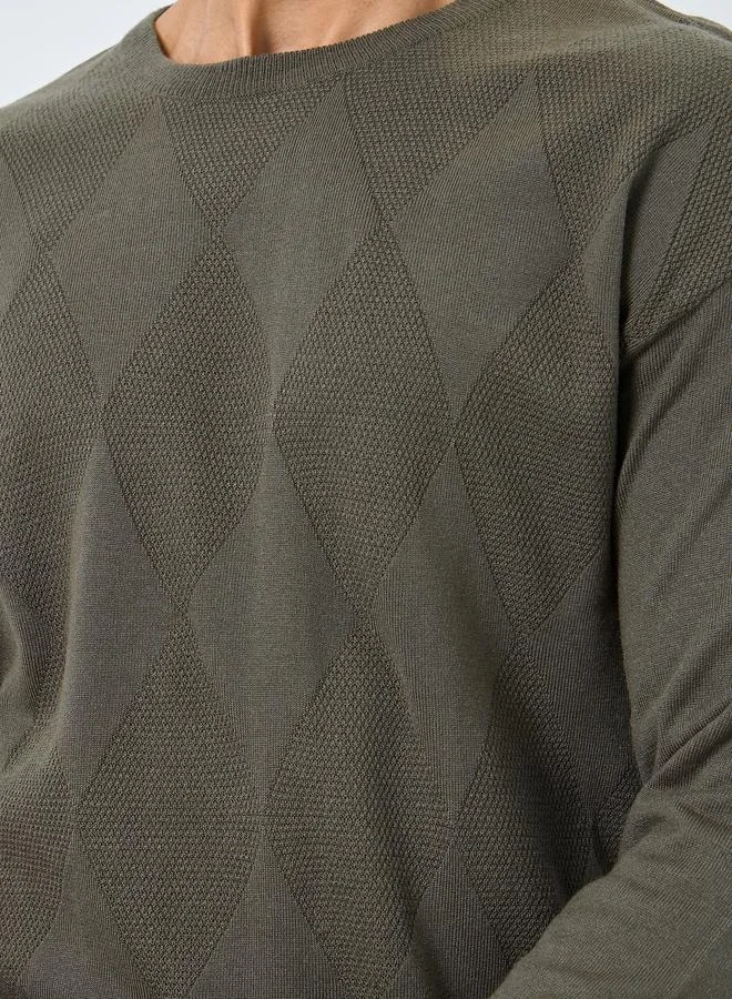 ستايلي سويتر محبوك بنقشة الماس بلون زيتوني
