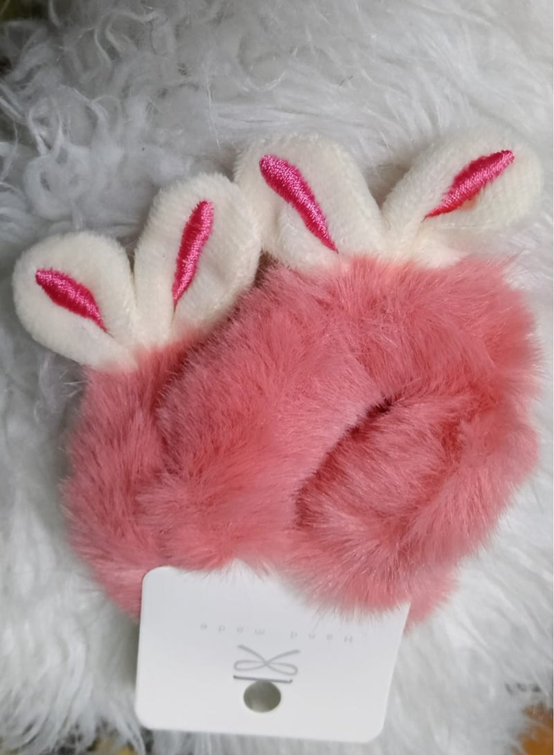 توكة شعر ناعمة بتصميم أرنب لطيف، مصنوعة من فرو صناعي ناعم، تضيف لمسة كيوت وجذابة لإطلالتك اليومية، مناسبة للأطفال والبنات. - Image 3