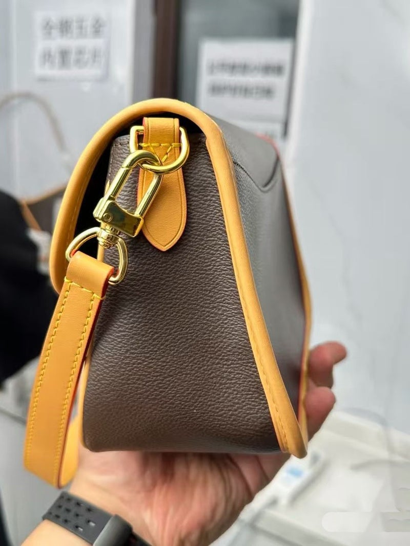 Genuine Leather First-Layer Cowhide Horizontal Square Shoulder Crossbody Messenger Bag Baguette Bag Armpit Bag - Image 4