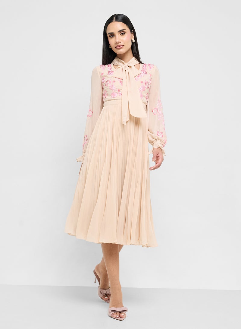 Frock and Frill Pleated Embroided Tie Detail Midi Dress - Image 4