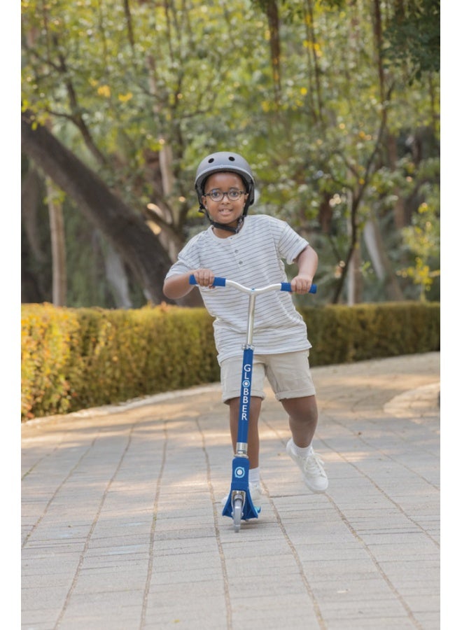 GLOBBER Flow 125 Lights Kick Scooter – Adjustable LED Wheel Scooter for Kids & Teens – Navy Blue - Image 5