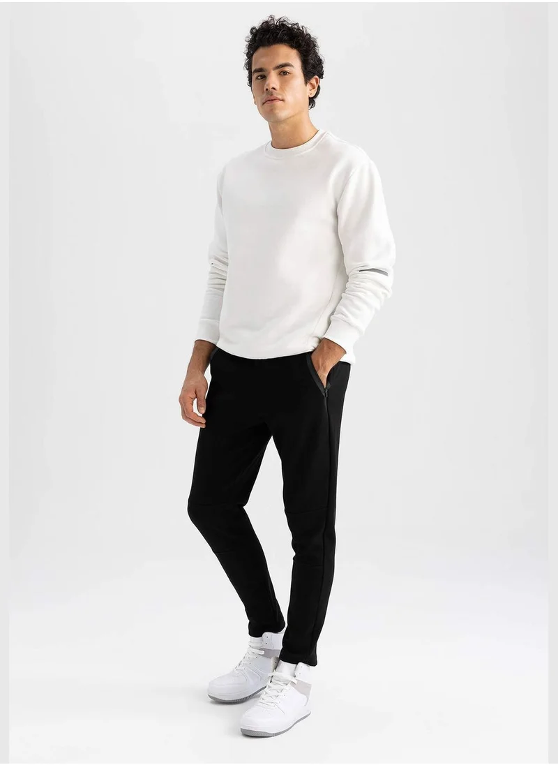 ديفاكتو Man Slim Fit Knitted Jogger
