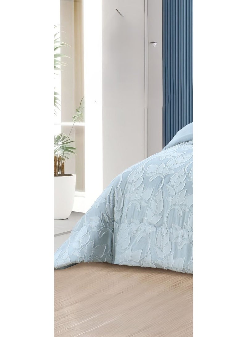 A luxurious, royal double comforter set with an engraving pattern to add beauty and elegance to your room