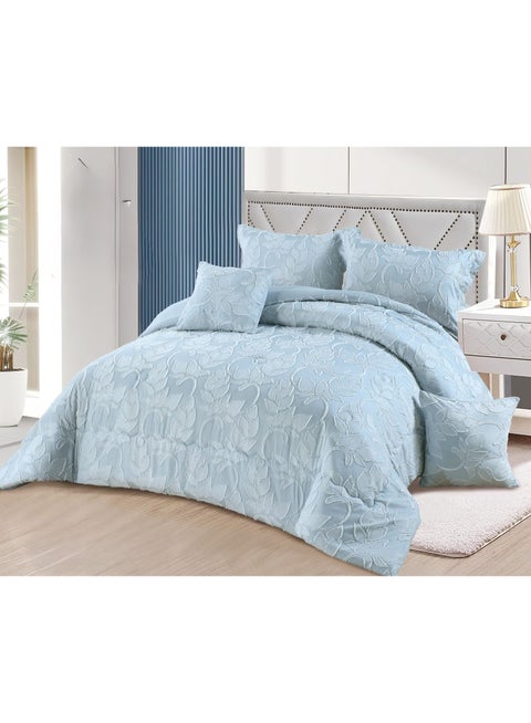 A luxurious, royal double comforter set with an engraving pattern to add beauty and elegance to your room