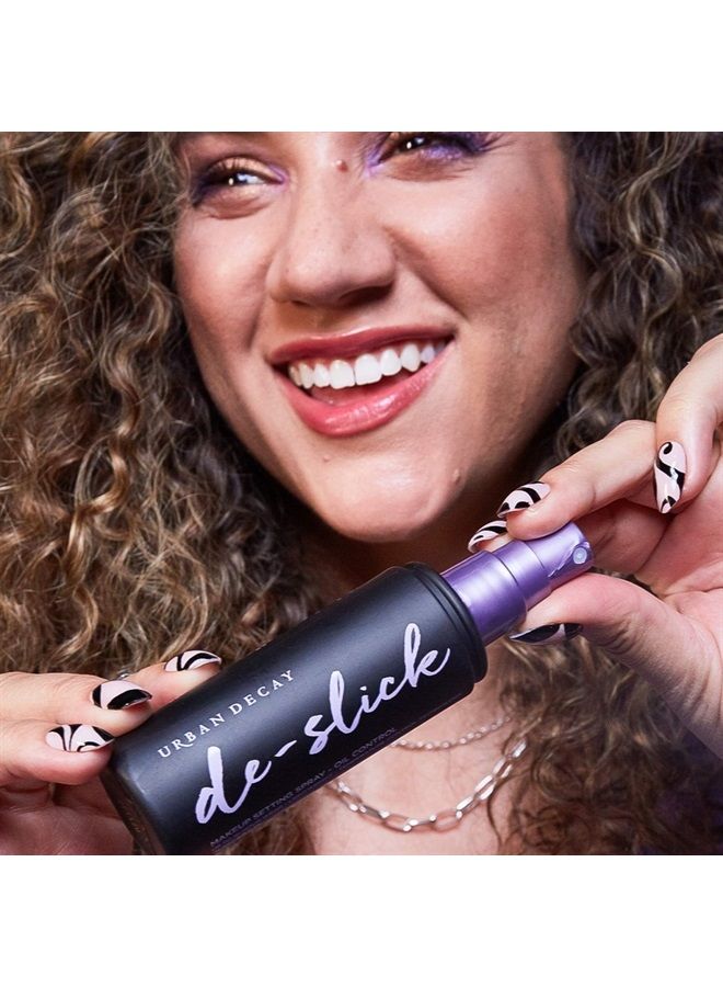 Urban Decay رذاذ تثبيت المكياج غير اللامع من أوربان ديكاي - حجم السفر - يتحكم في الزيت، يمنع اللمعان ويثبت المكياج في مكانه - خالي من الزيت، رذاذ وجه دقيق - 1.0 أونصة سائلة - Image 5