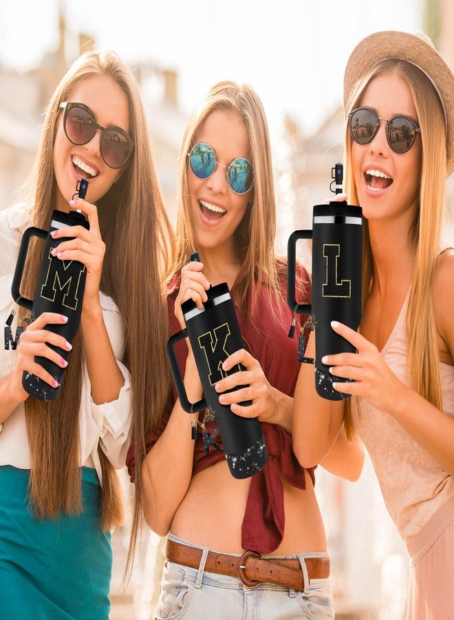 مجموعة إكسسوارات Miglaja السوداء لأكواب ستانلي سعة 30 أونصة و40 أونصة، تحتوي علبة الهدايا على غطاء ماصة على شكل زهرة، وغطاء سيليكون، وملصقات حروف، وقلادات، ومجموعة سدادات انسكاب (أسود K). - Image 3