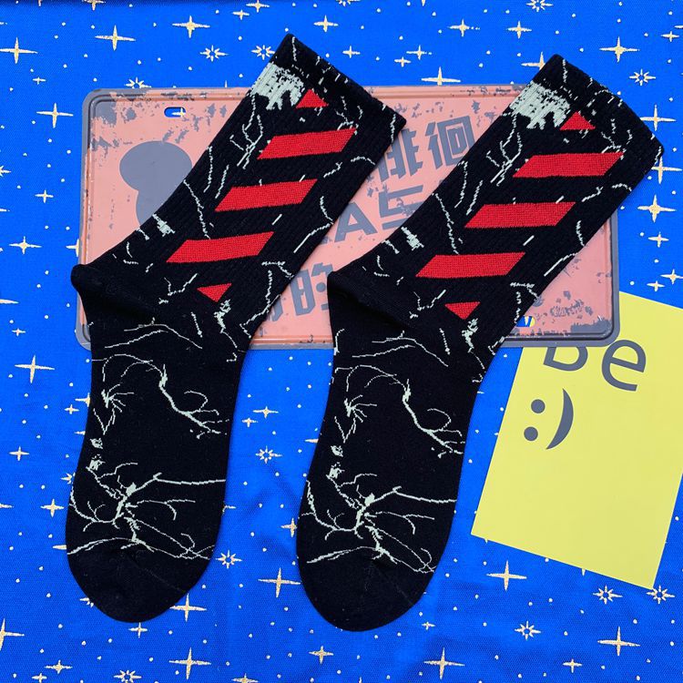 Generic Skateboard Hip-Hop Stripe Cotton Socks Middle cylinder pattern black and red