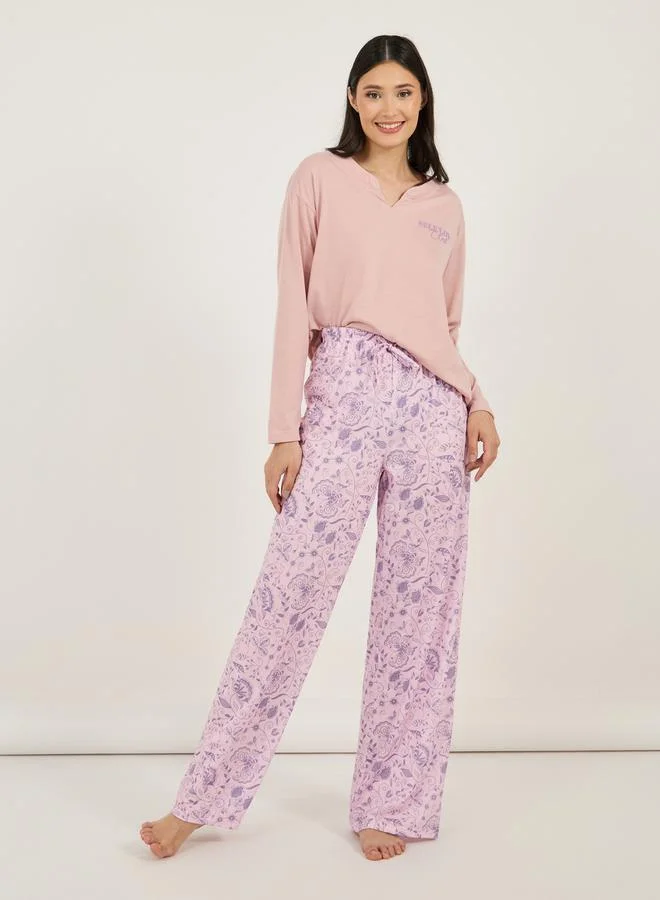 Styli Slogan Print Notch Neck Drop Shoulder T-Shirt & Floral Pyjama Set