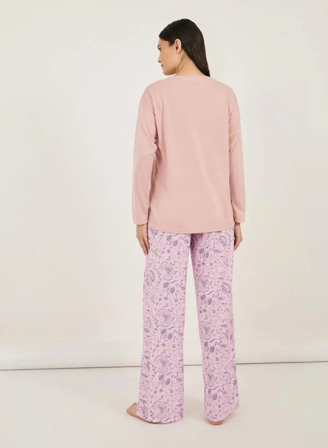 Styli Slogan Print Notch Neck Drop Shoulder T-Shirt & Floral Pyjama Set