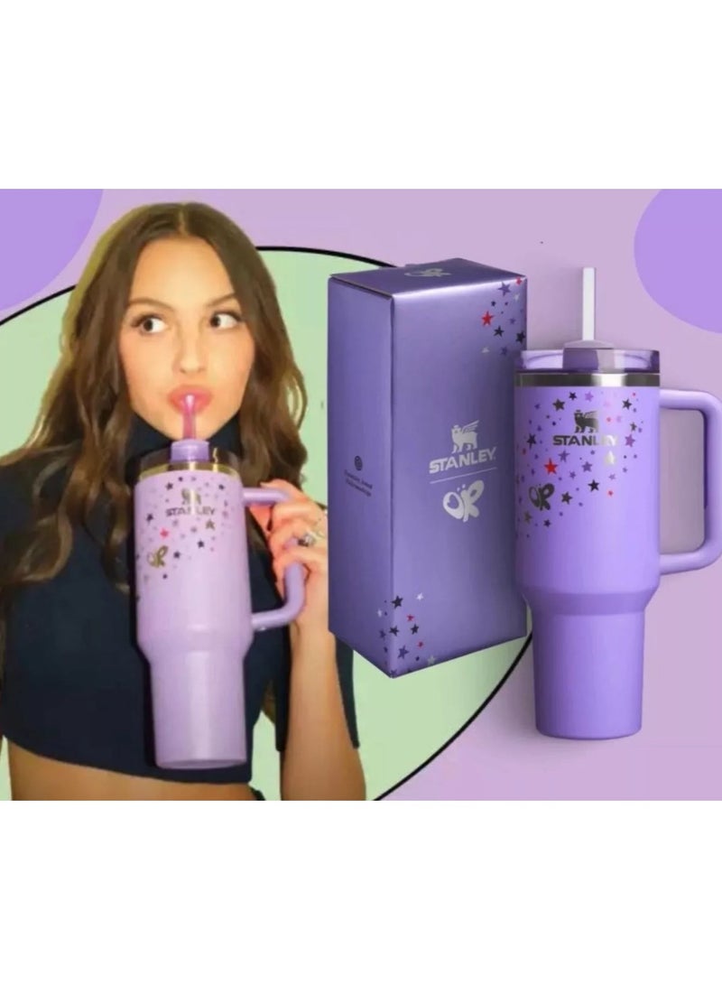 Stanley أوليفيا رودريغو × ستانلي 40 أونصة كوب كوانشر H2.0 إصدار محدود – كوب سفر من الفولاذ المقاوم للصدأ مع غطاء مانع للتسرب وقشة قابلة لإعادة الاستخدام – يحافظ على المشروبات ساخنة لمدة 7 ساعات، وباردة لمدة 11، ومثلجة لمدة يومين – زجاجة ترطيب لجمع القهوة، الشاي، السموذي والمزيد – هدية مثالية للمشجعين والاستخدام اليومي - Image 4