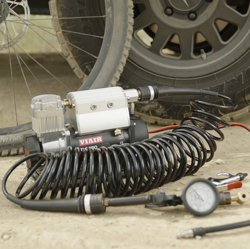 Viair ضاغط هواء VIAIR TLC PRO الثقيل - مضخة إطارات محمولة بضغط 150 PSI مع خزان هواء سعة 1/4 جالون - تشمل صمام بريستا ومسدس تضخيم على طراز المتاجر - لإعداد إطارات الدراجات بدون أنبوب - Image 2