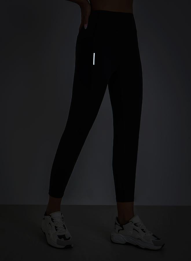 Styli Active Women Textured Pocket Reflective Stripe 7/8 Leggings - Image 5
