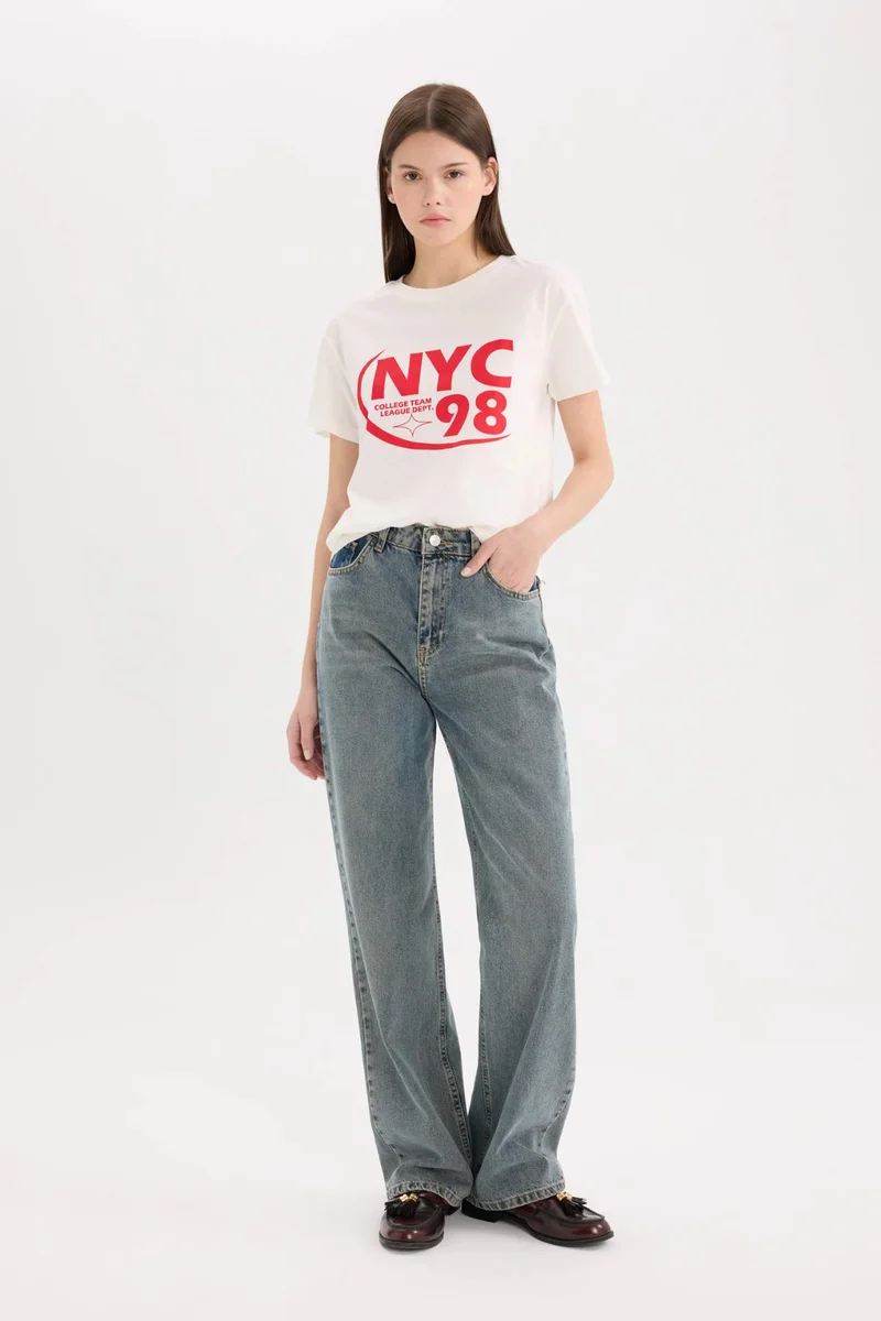 ديفاكتو Regular Fit Crew Neck Short Sleeve T-Shirt