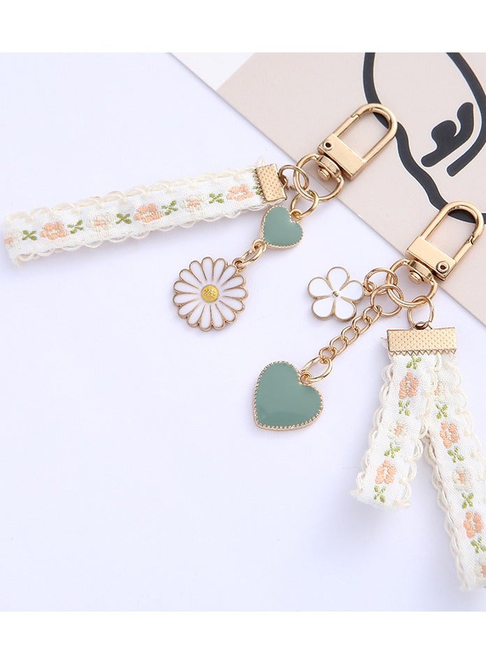 سلسلة مفاتيح بتصميم من الدانتيل وزهرة الأقحوان مع قلادة على شكل قلب أخضر - Image 2