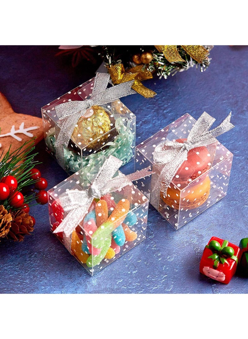 Sweet seven 50 صندوق ماكرون شفاف مزخرف بنقاط بيضاء لحفلات الزفاف وحفلات استقبال المواليد هدايا صغيرة لطيفة تناسب 2 ماكرون تشمل 1 لفة من الشريط الفضي - Image 3