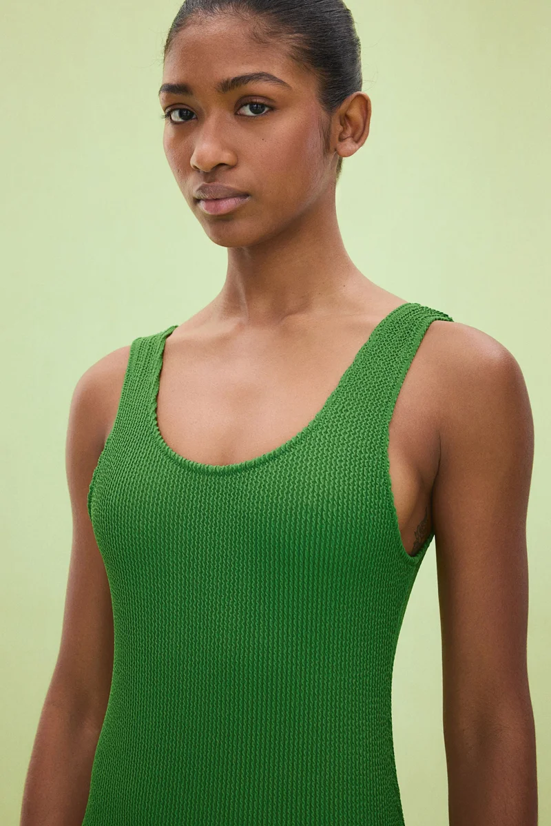 اتش اند ام ملابس سباحة بقوالب مبطنة