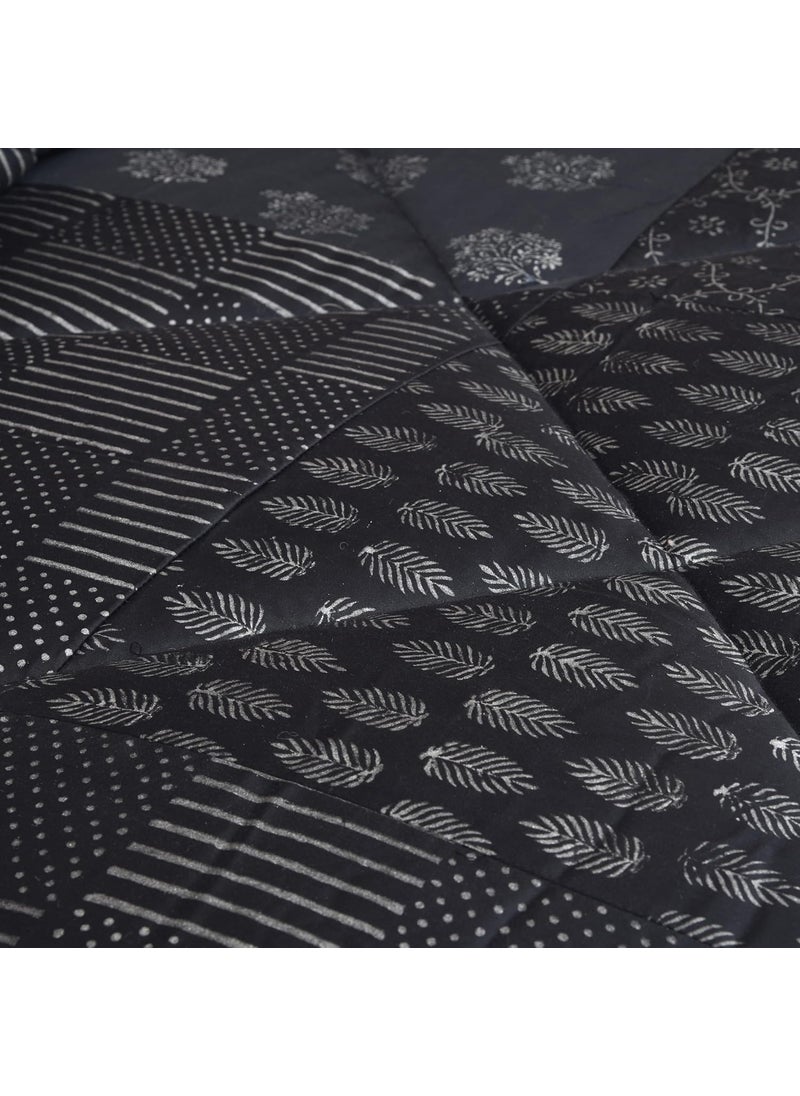 LINENWALAS LINENWALAS Premium 300 GSM Block Printed Comforter, Super Soft Microfiber Filling Warm Bamboo Patchwork AC Blanket, Double Bed Size Lightweight, Breathable Winter Quilt (90” x 100”/ Midnight Chic)  - Image 5