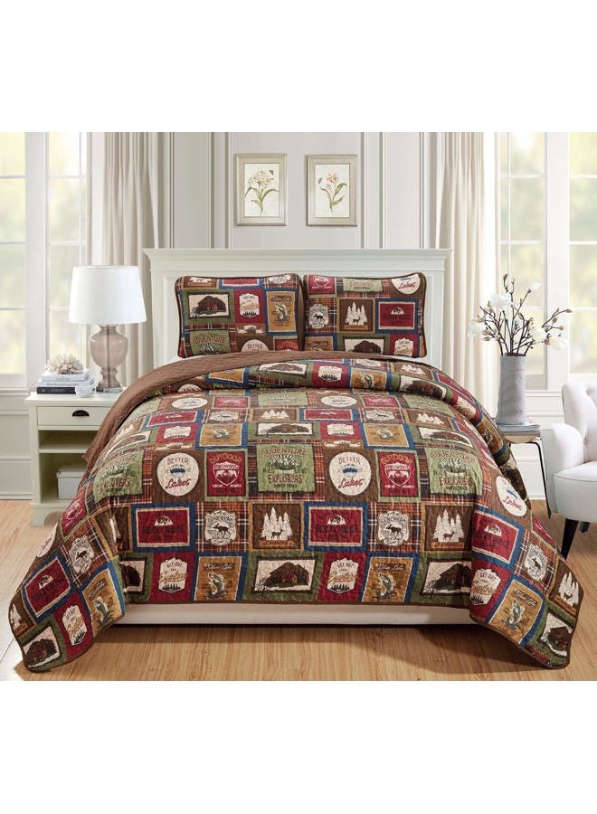 Southwestern Great Outdoors Wilderness Cabin Lodge and Lakehouse 3-Piece Quilt Bedding Set with Plaid Patterns and Outdoor Destination Signs Quilted Bedspread (King/Cal-King - Lodge)