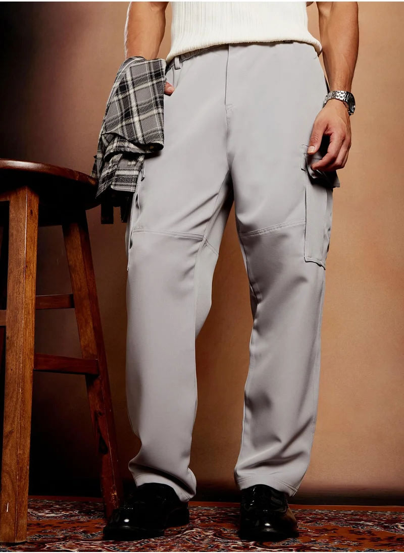 Campus Sutra Campus Sutra Men's Coin Grey Straight-Fit Cargo Trousers For Casual Wear | Mid-Rise | Relaxed Fit | Button Closure | Cargo Pants Crafted With Comfort Fit For Everyday Wear