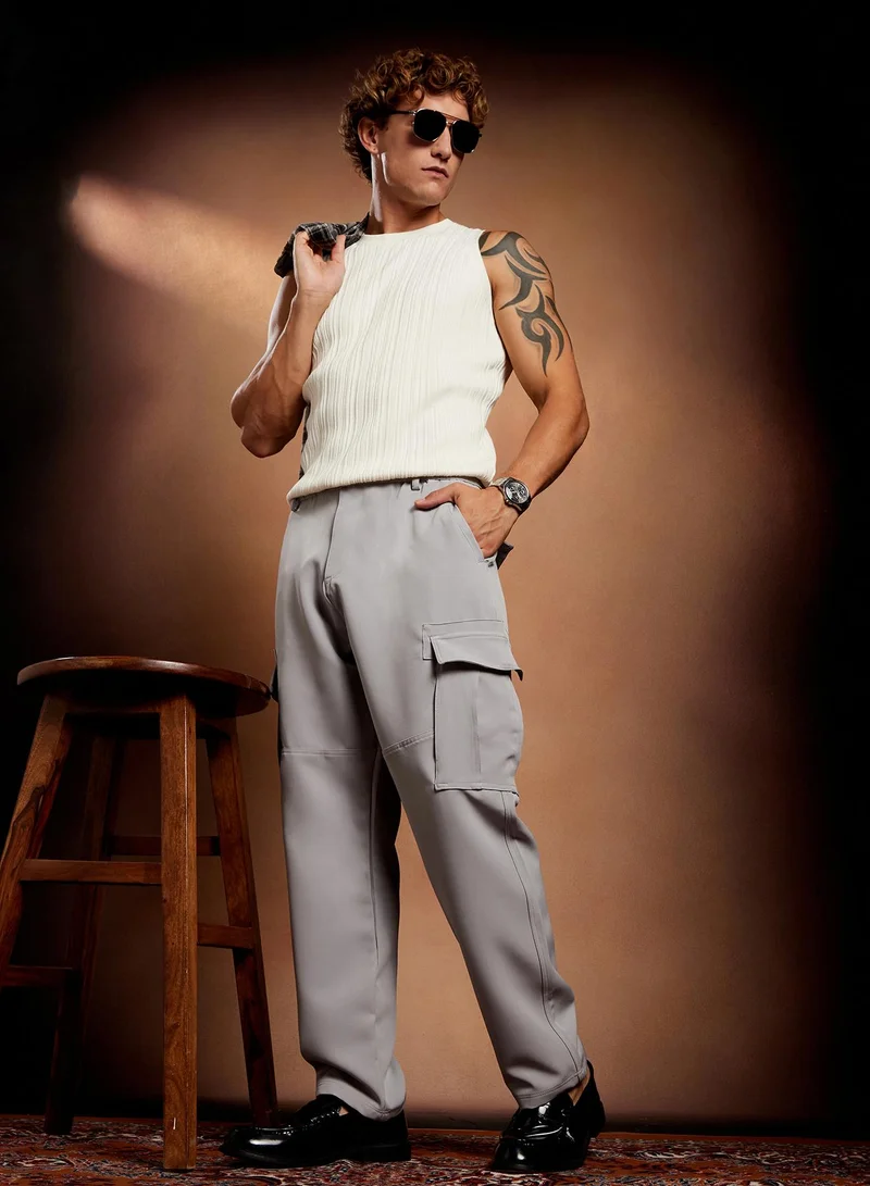 Campus Sutra Campus Sutra Men's Coin Grey Straight-Fit Cargo Trousers For Casual Wear | Mid-Rise | Relaxed Fit | Button Closure | Cargo Pants Crafted With Comfort Fit For Everyday Wear