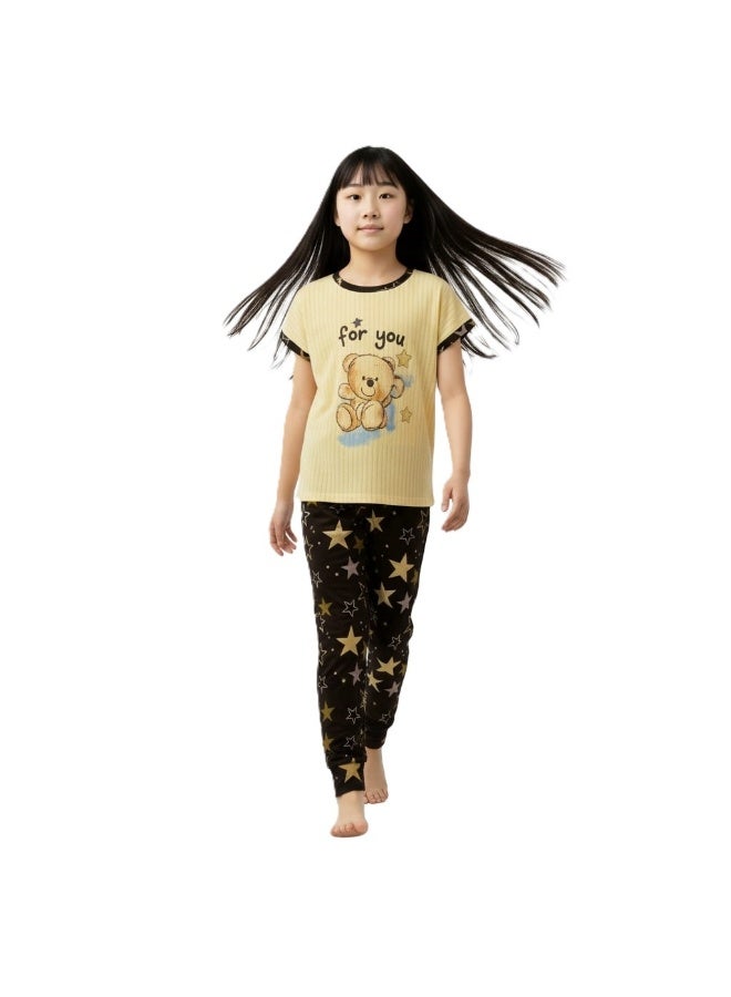 جوانا طقم بيجاما بناتي بطبعة لك، قميص بأكمام قصيرة وبنطال طويل، أصفر/أسود - Image 4