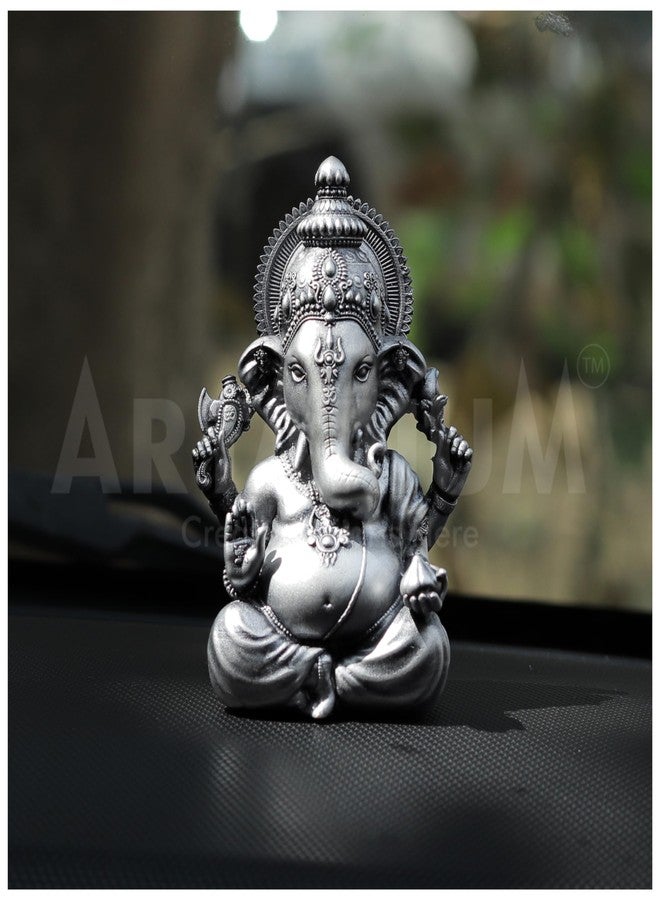Artarium Small Vighnaharta Ganesha Idol Murti، تمثال الجلوس Vinayaka Ganapati للوحة قيادة السيارة، Puja Ghar، تدفئة المنزل، هدية فريدة لحفلات الزفاف وعيد الميلاد، منحوتة - فضي - Image 2