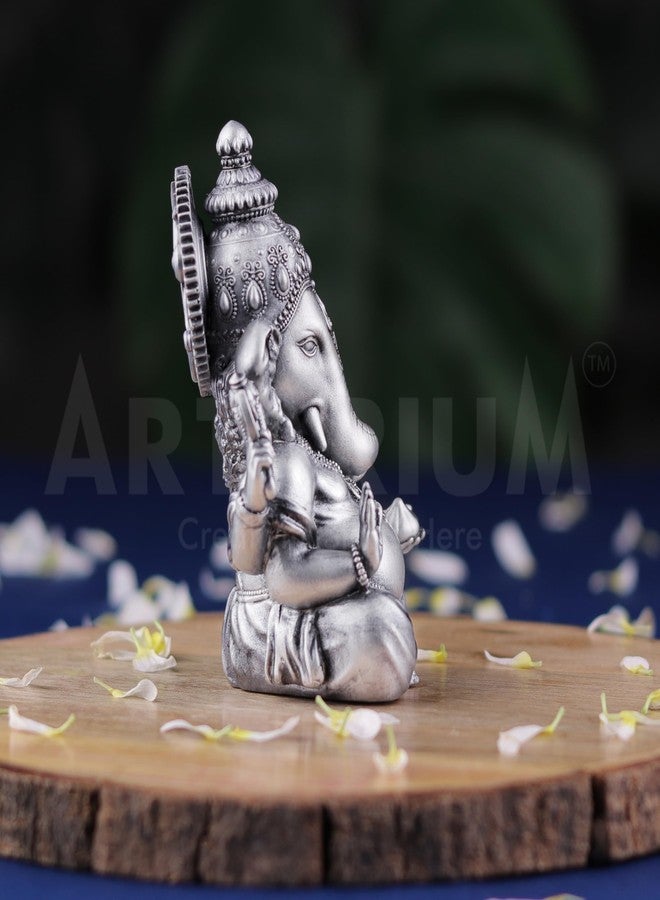 Artarium Small Vighnaharta Ganesha Idol Murti، تمثال الجلوس Vinayaka Ganapati للوحة قيادة السيارة، Puja Ghar، تدفئة المنزل، هدية فريدة لحفلات الزفاف وعيد الميلاد، منحوتة - فضي - Image 5