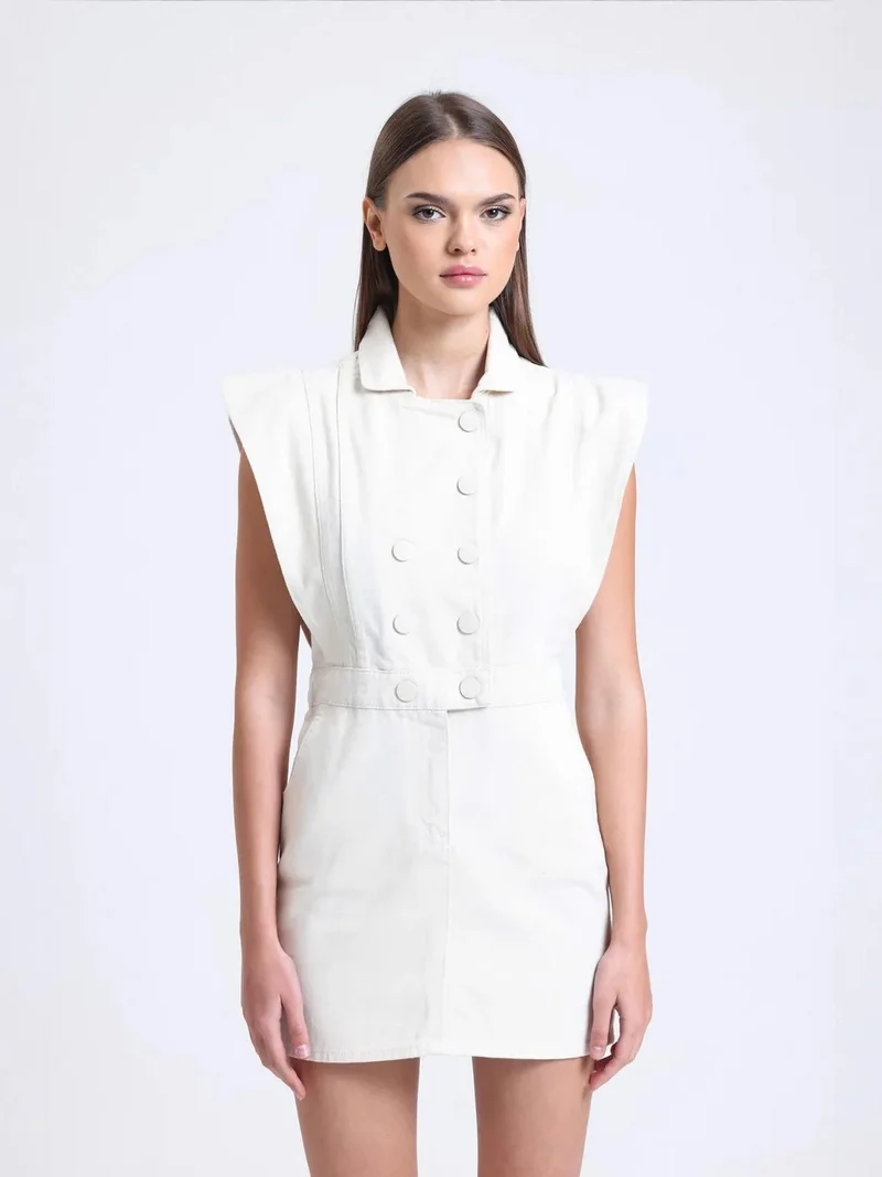 زوبعة فستان قصير بياقة بولو وأكتاف مبطنة وأزرار