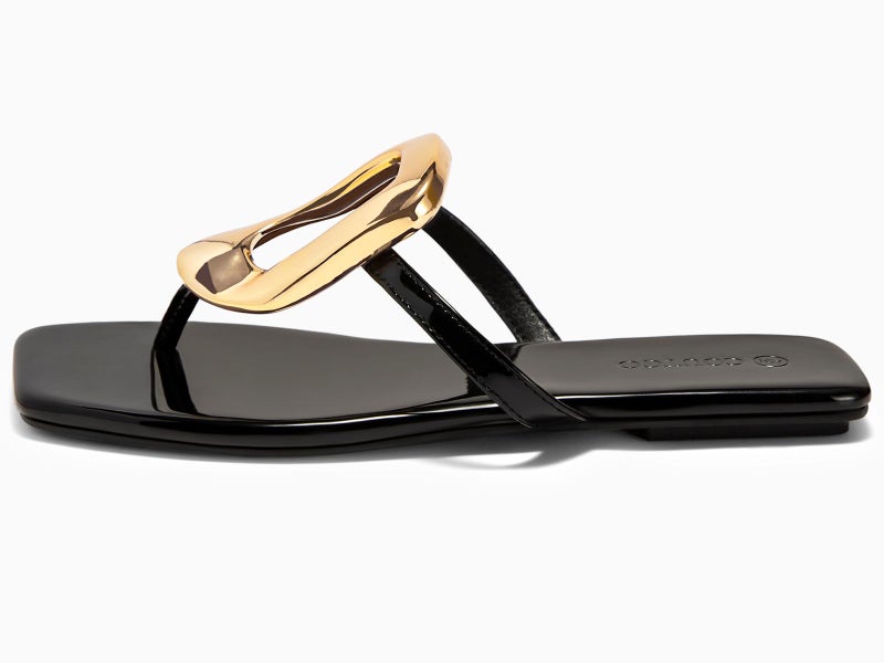 Coutgo Womens Flat Sandals Comfortable Flip Flops Slide Sandals Summer Beach Shoes with Metal Decoration, Black, size 9 - Image 4