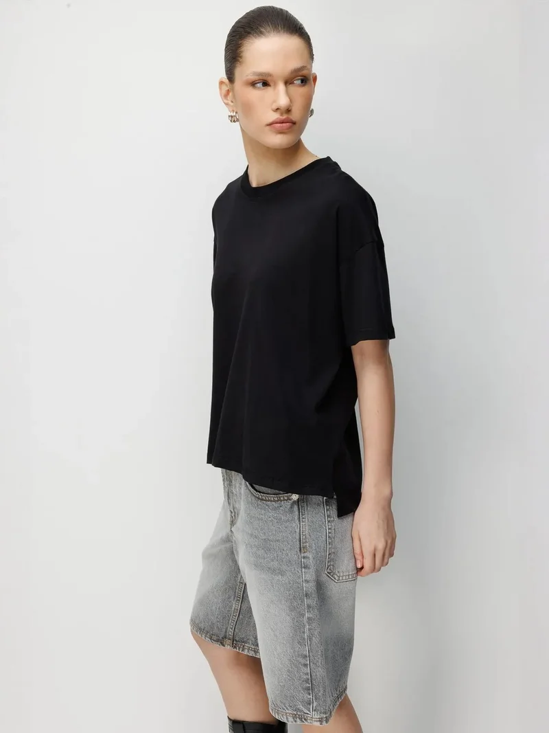 Mixray Black MIXRAY Oversized Crew Neck Plain T-Shirt with Slit for Women | Best Price UAE