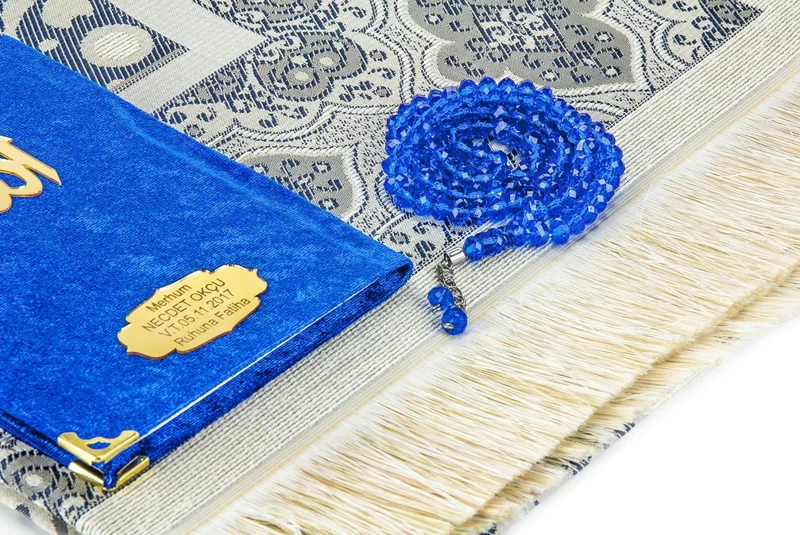 ايهفان Ikhvan 10 Pieces Velvet Covered Bag Size Book of Yasin with Taffeta Prayer Mat Special Box with Name of Allah Plate with Prayer Beads Dark Blue 1217