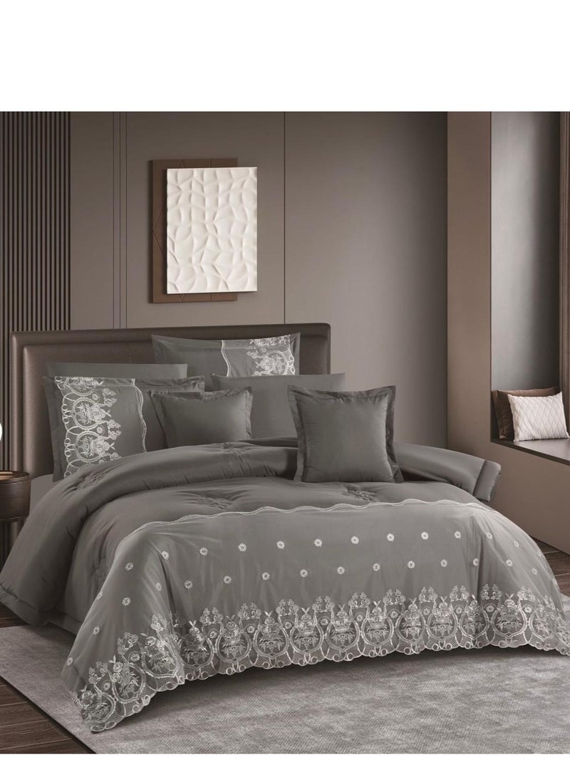 Double bedspread, a luxurious summer comforter set that adds beauty to your room decor.